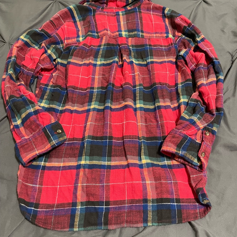 American Eagle Red Plaid Button-Up flannel Shirt medium worn once - Picture 3 of 3